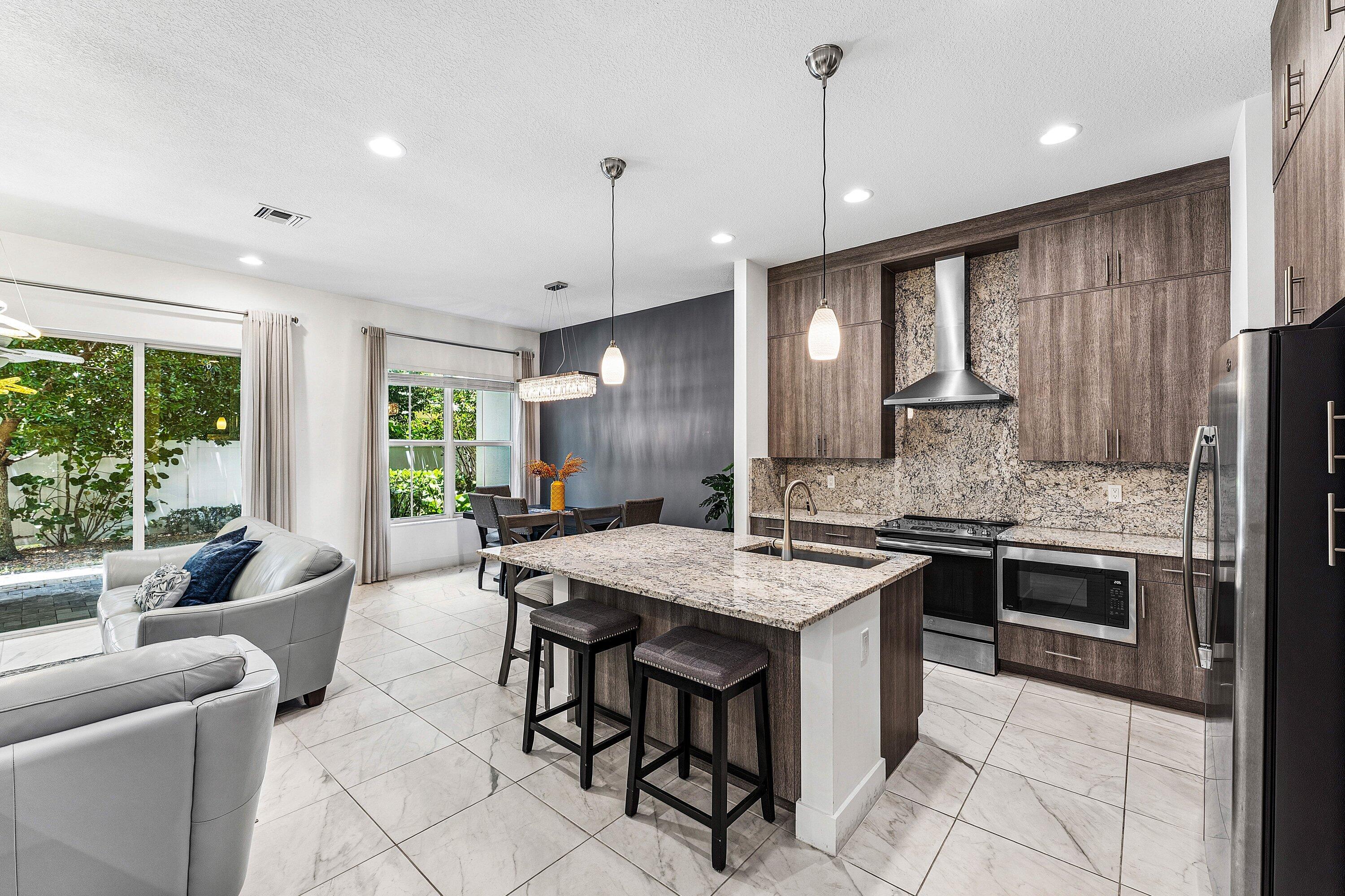 POINTE MIDTOWN - Residential