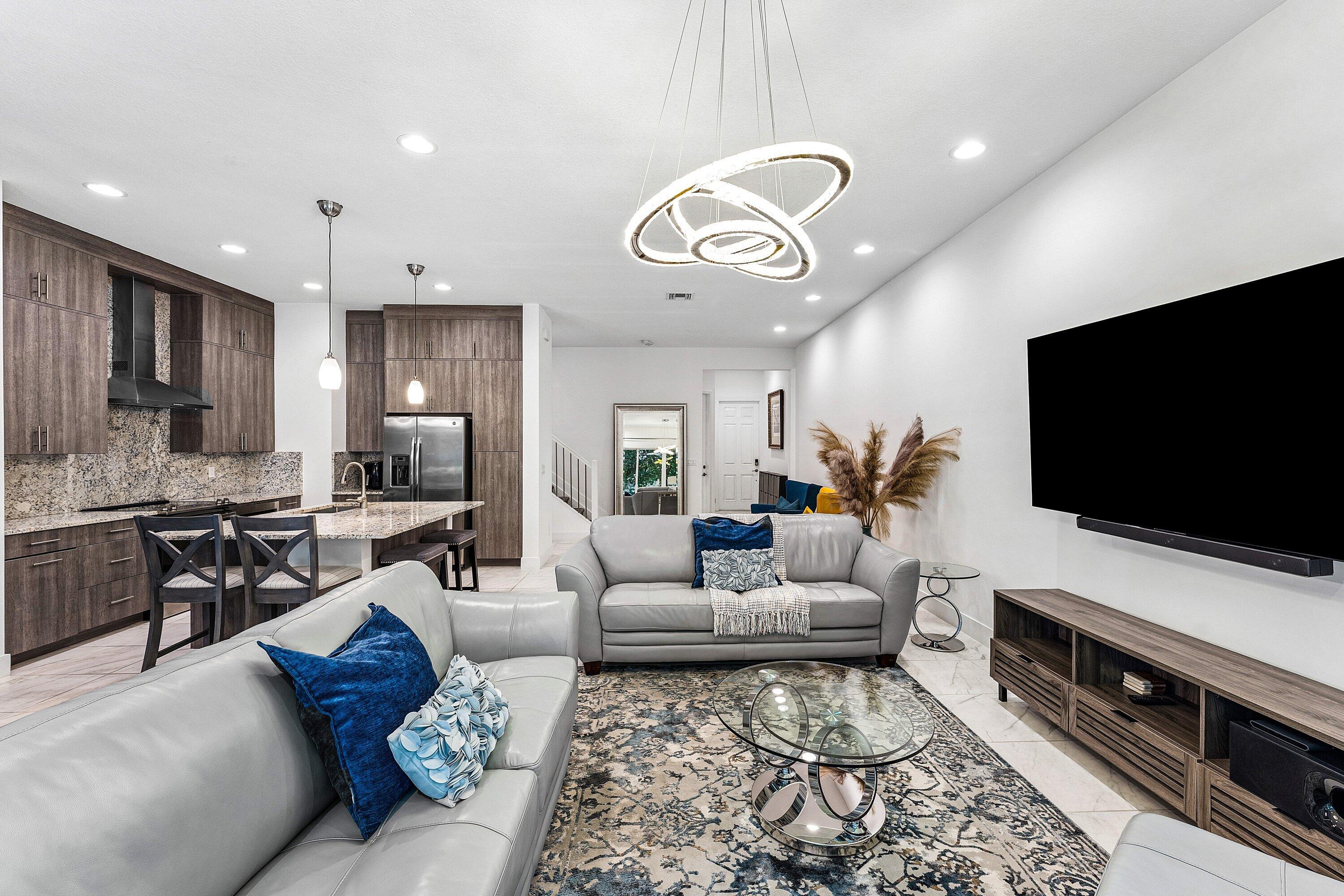 POINTE MIDTOWN - Residential