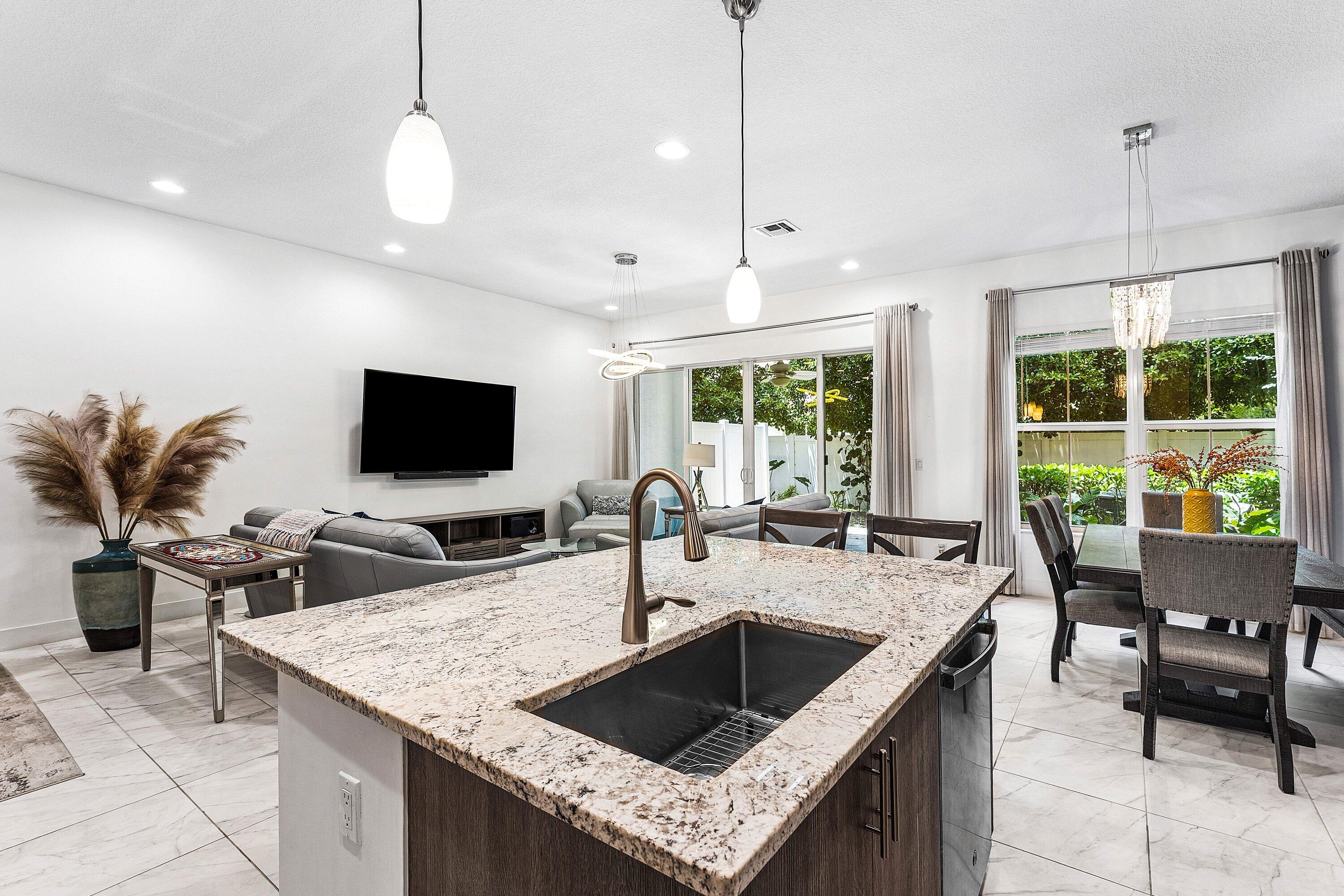 POINTE MIDTOWN - Residential