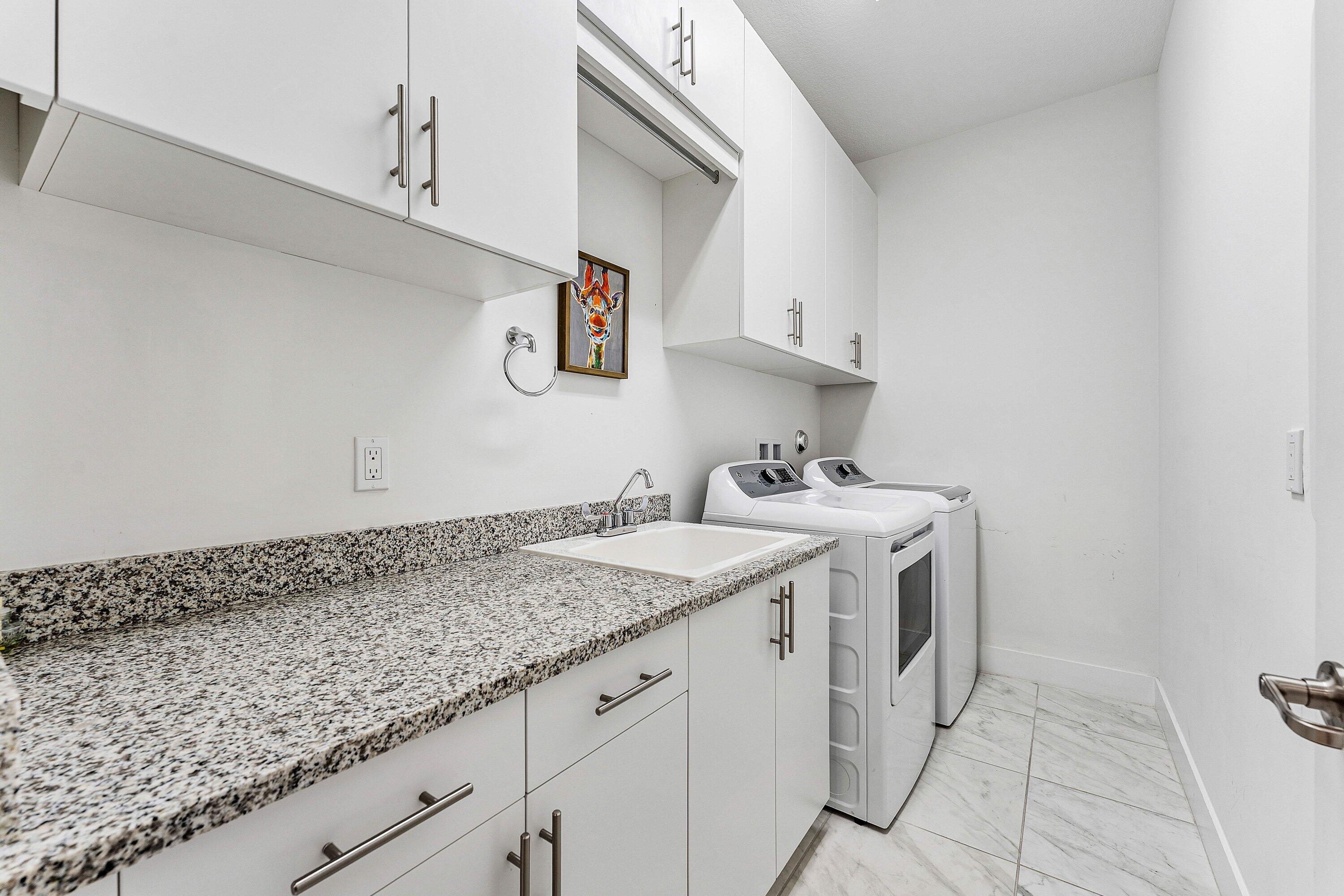 POINTE MIDTOWN - Residential