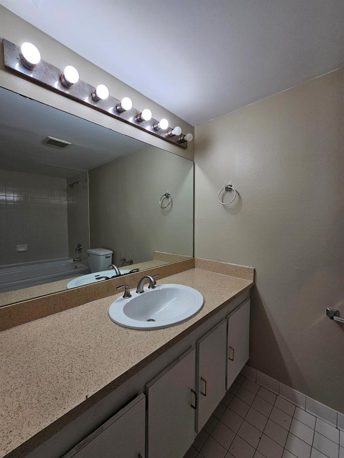 PRESIDENTIAL GOLFVIEW CONDO - Residential