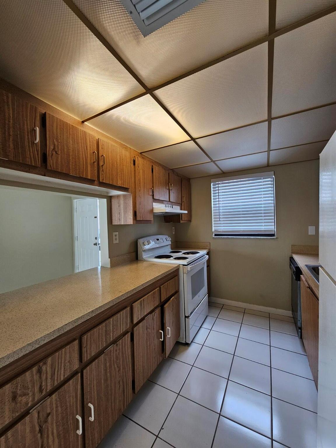 PRESIDENTIAL GOLFVIEW CONDO - Residential