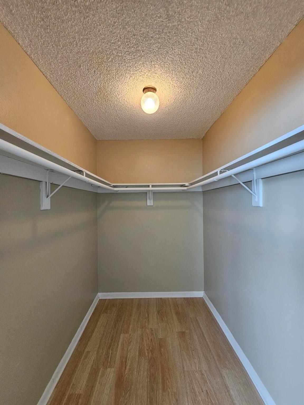 PRESIDENTIAL GOLFVIEW CONDO - Residential