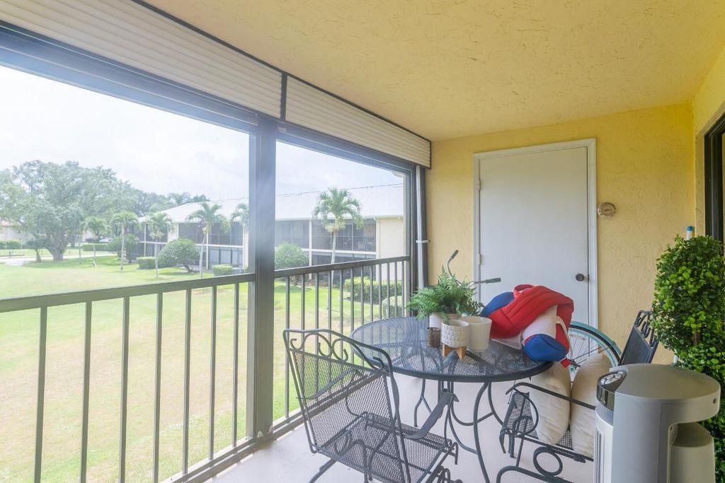 Photo of 1082 N Keystone Drive #F, Jupiter, FL 33458 (MLS # R10985806)