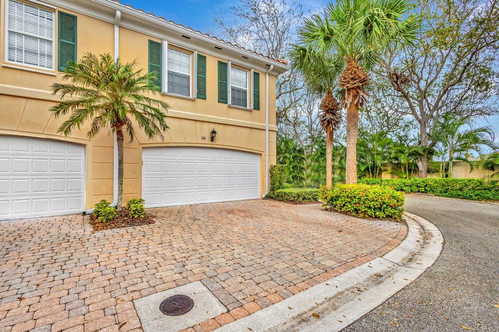 Photo of 39 Laurel Oaks Circle, Tequesta, FL 33469 (MLS # R11062150)
