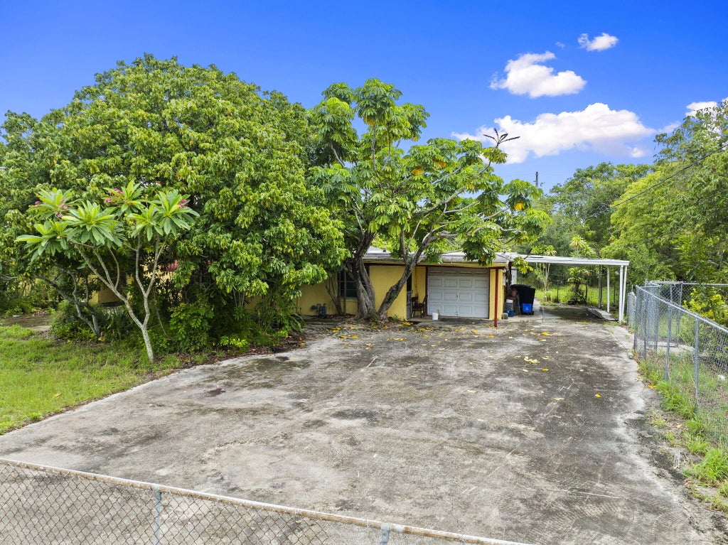 Photo of 212 Indian Hills Drive, Fort Pierce, FL 34982 (MLS # R11109931)
