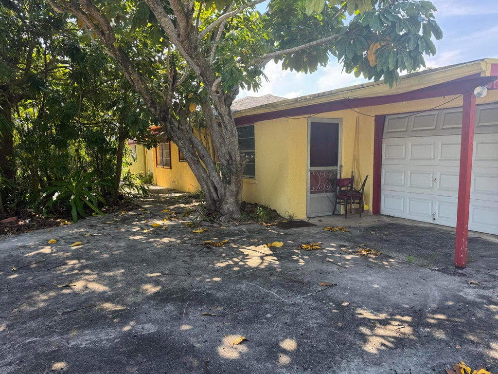 Photo of 212 Indian Hills Drive, Fort Pierce, FL 34982 (MLS # R11109931)
