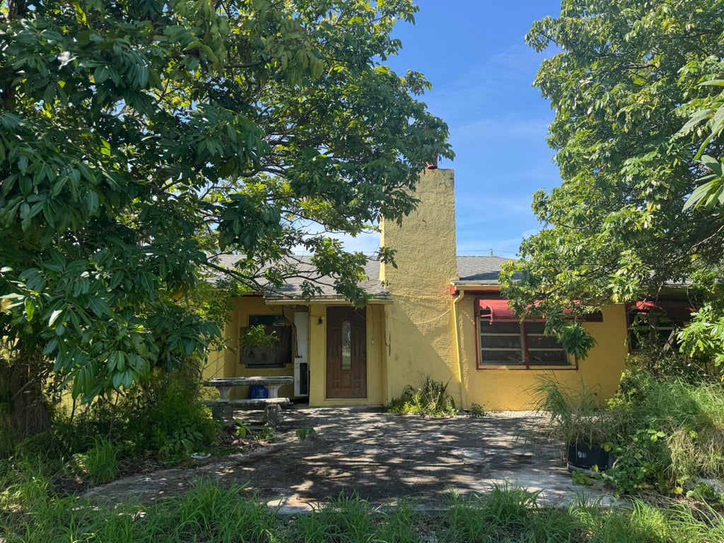 Photo of 212 Indian Hills Drive, Fort Pierce, FL 34982 (MLS # R11109931)