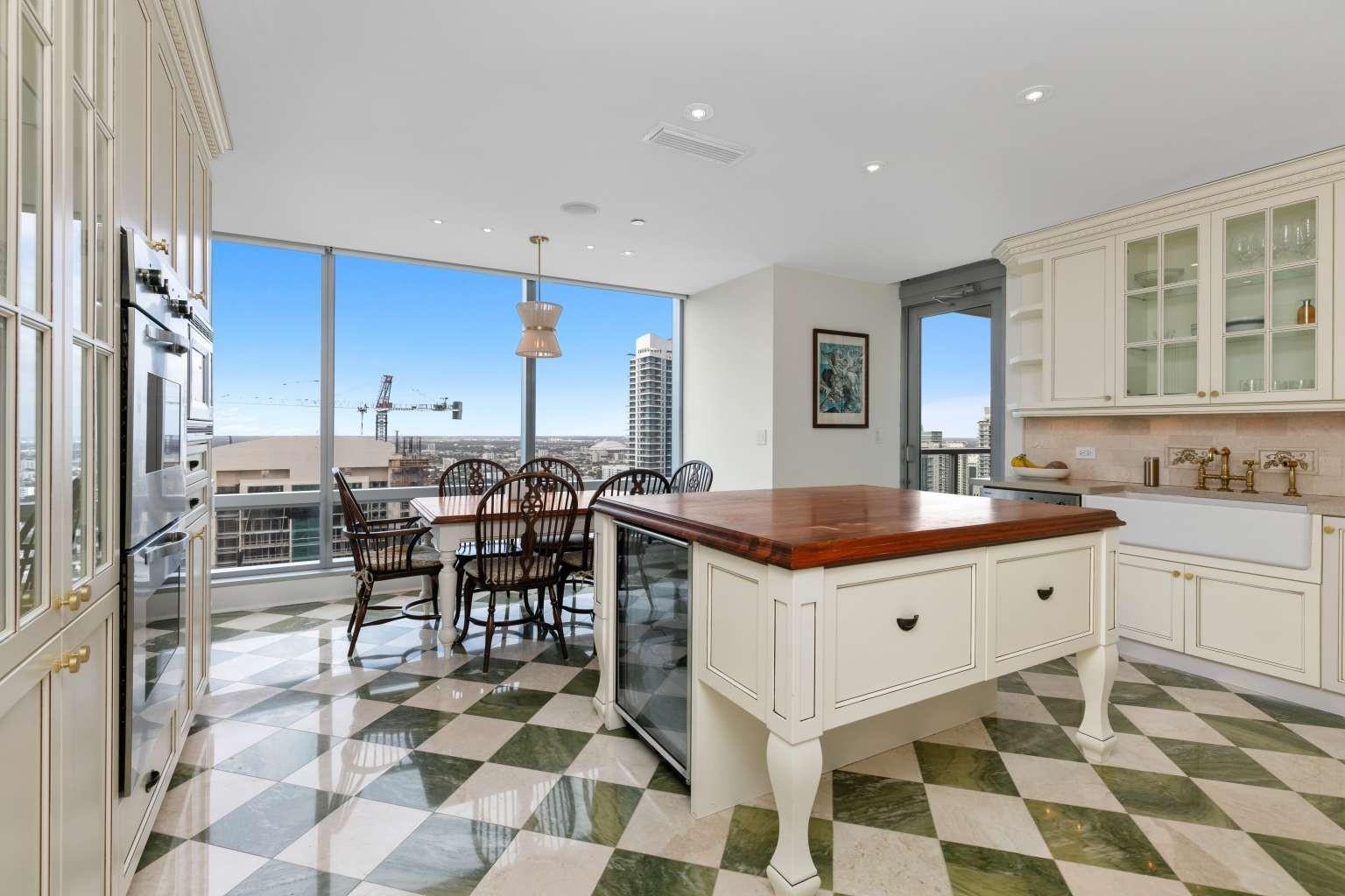 Four Seasons Res. - Residential