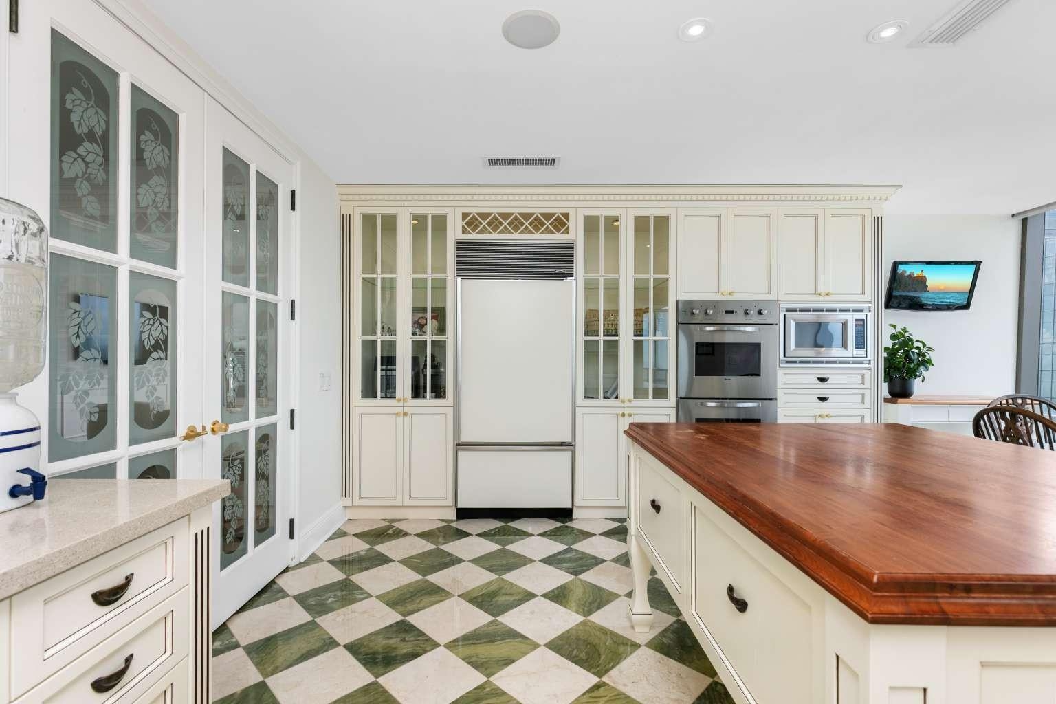 Four Seasons Res. - Residential