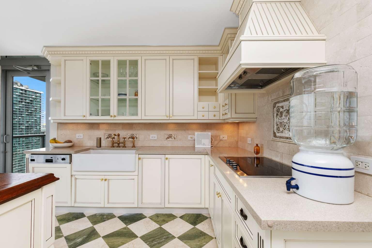 Four Seasons Res. - Residential