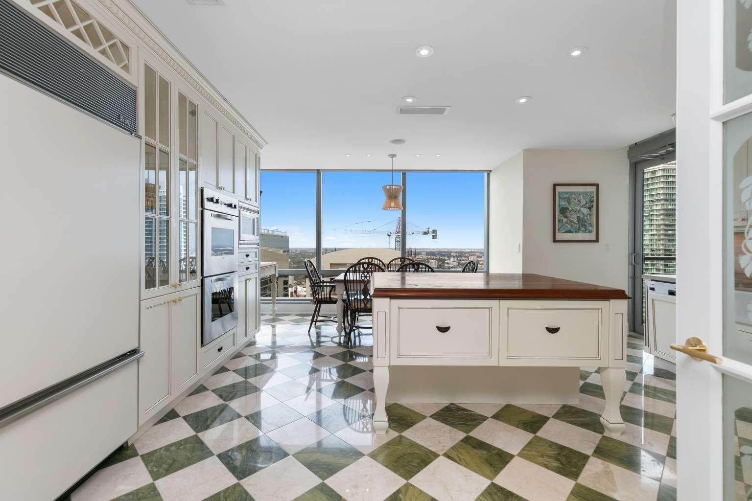 Four Seasons Res. - Residential