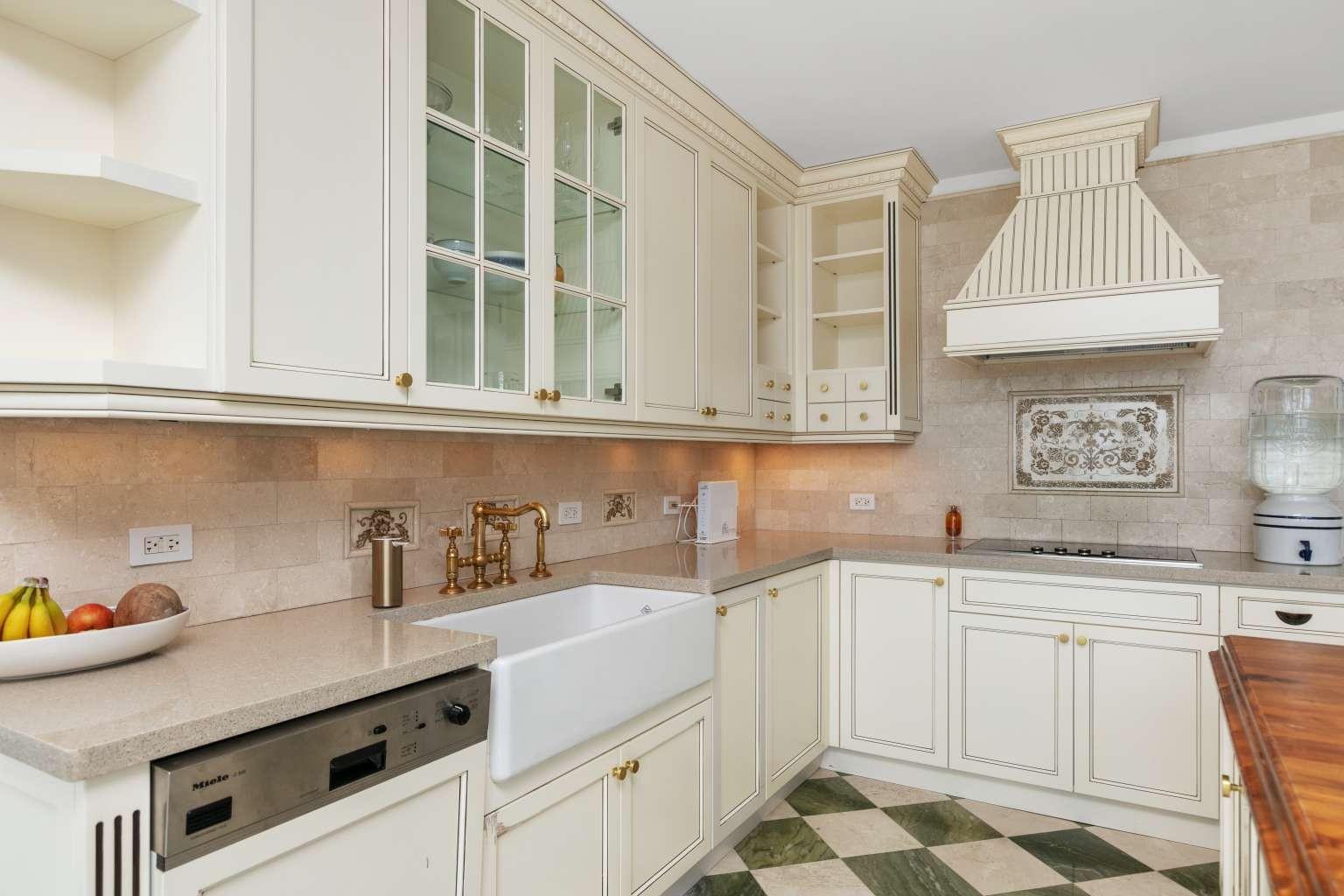 Four Seasons Res. - Residential