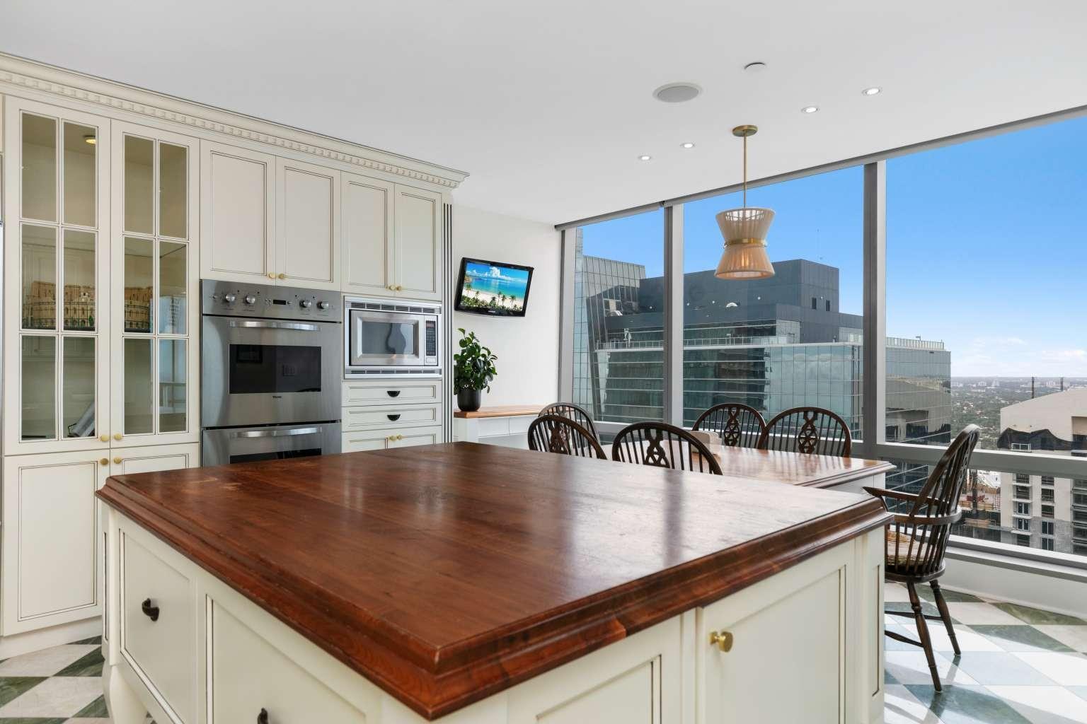 Four Seasons Res. - Residential