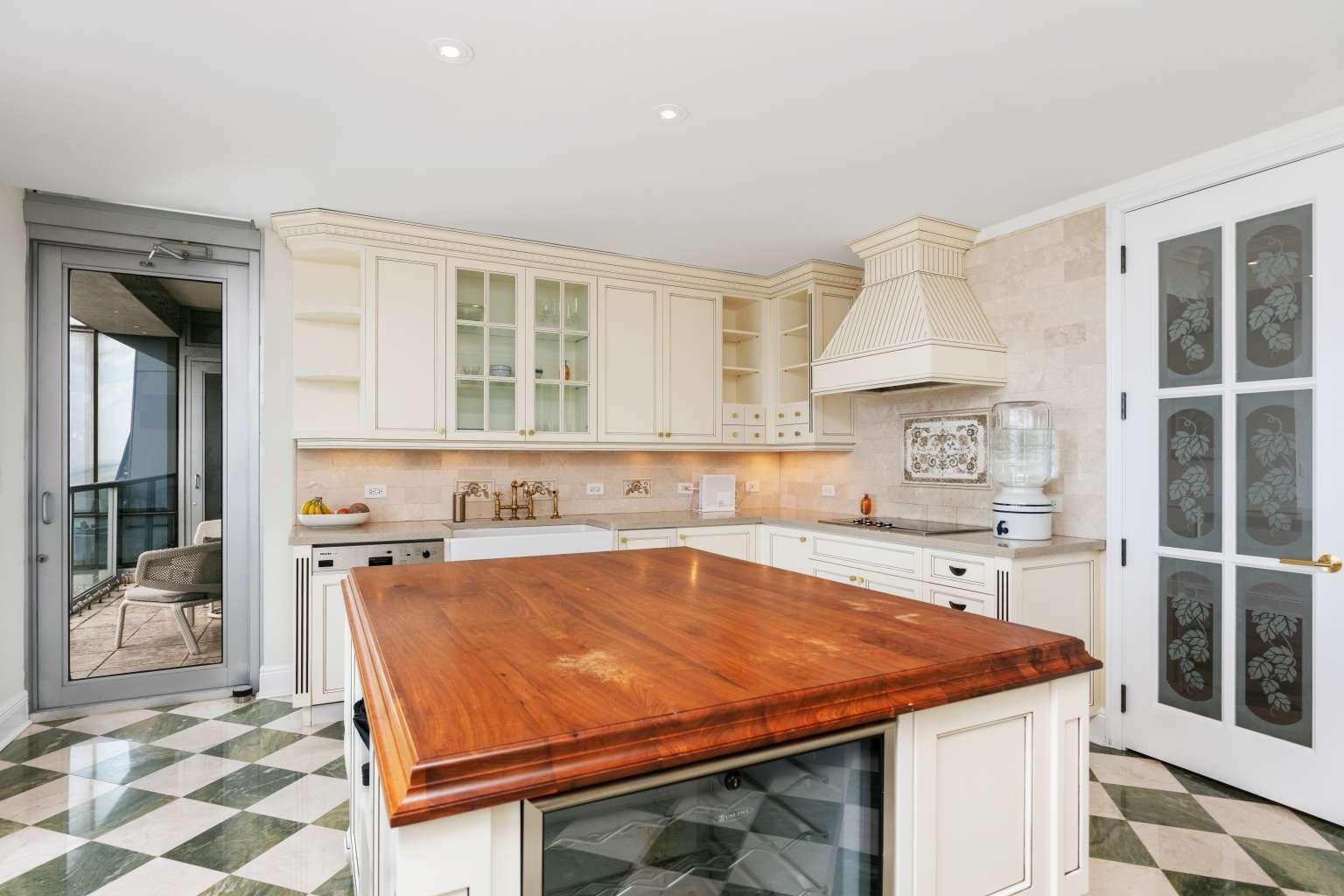 Four Seasons Res. - Residential