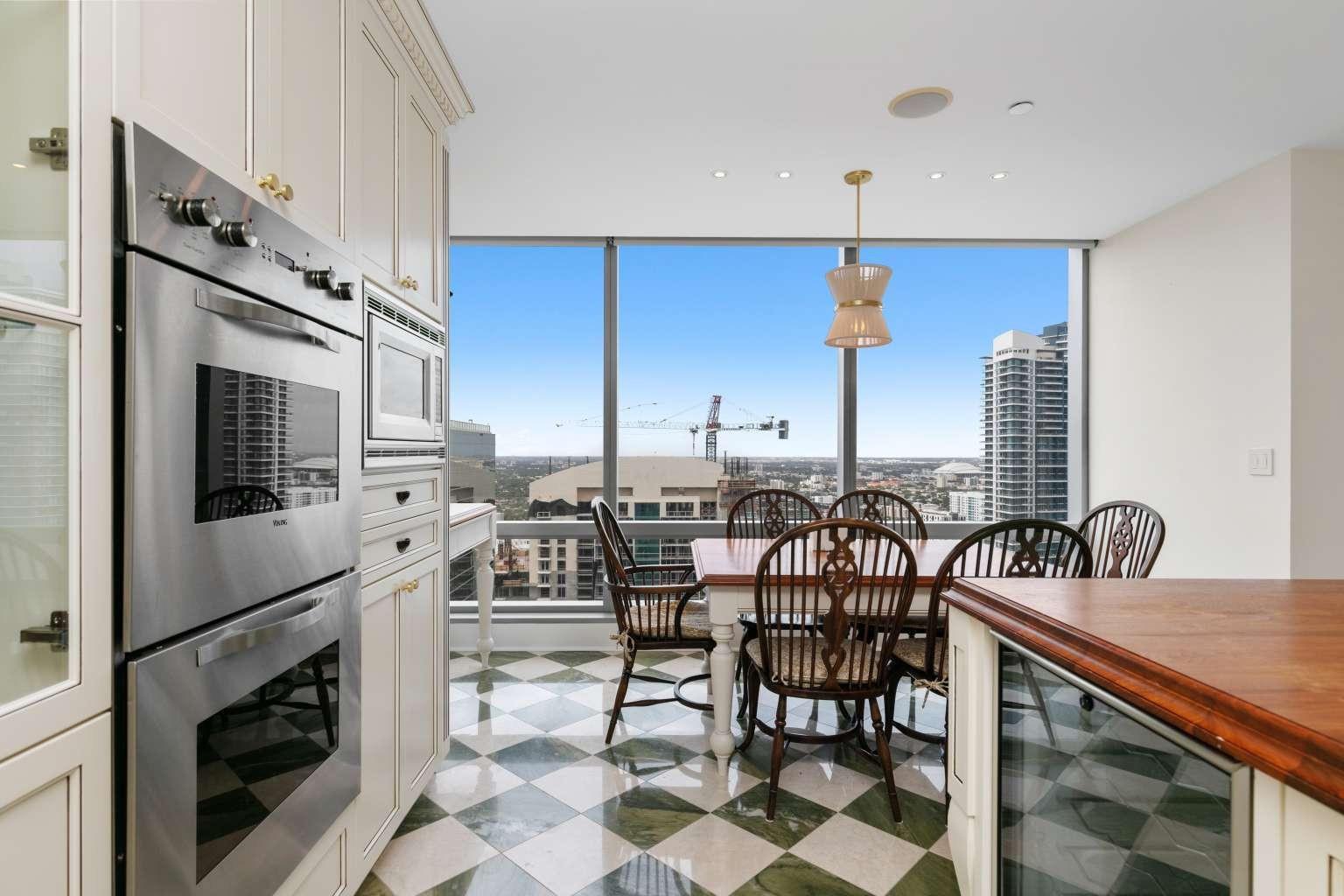 Four Seasons Res. - Residential