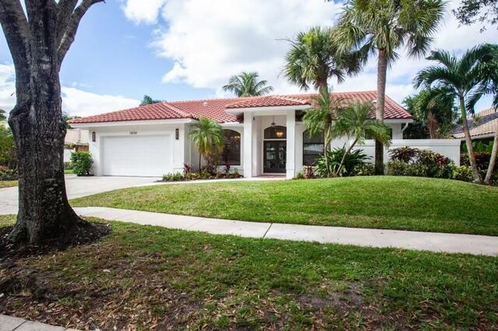 Photo of 18259 Lake Bend Drive, Jupiter, FL 33458 (MLS # R11037210)
