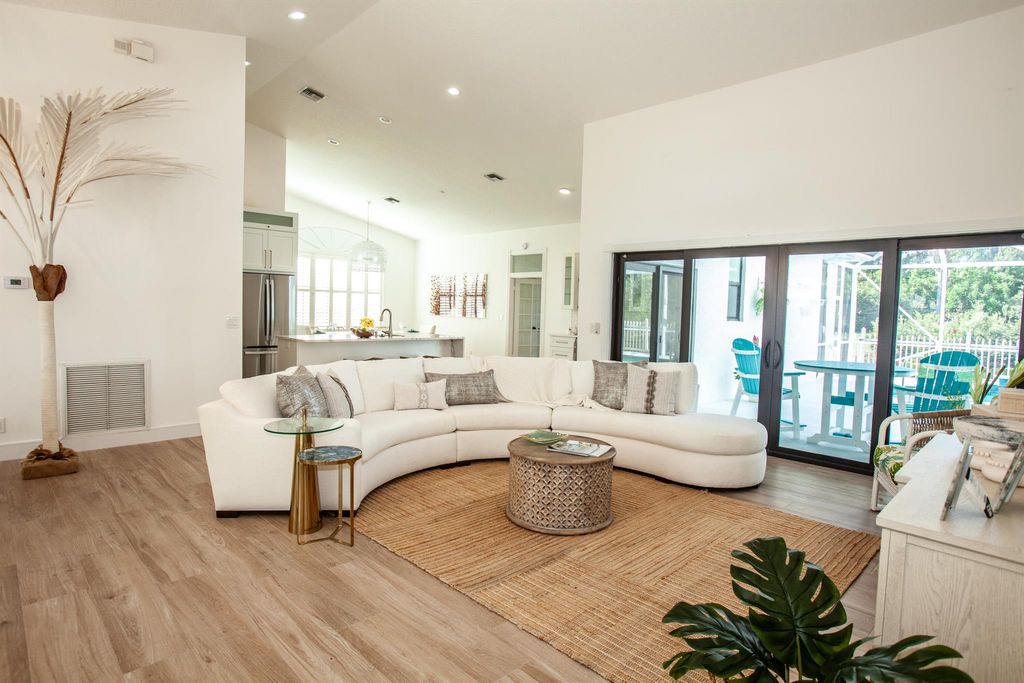 Photo of 18259 Lake Bend Drive, Jupiter, FL 33458 (MLS # R11037210)