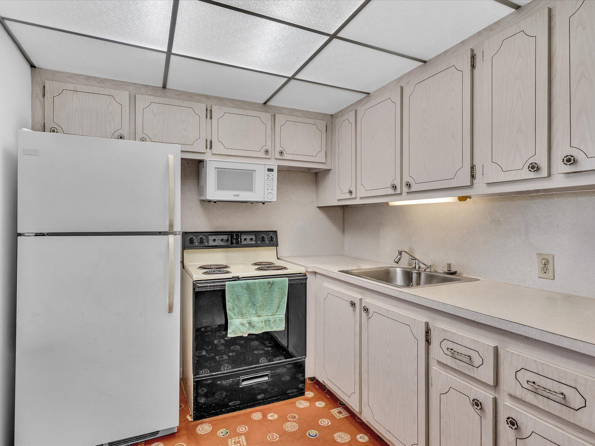 FANSHAW AT CENTURY VILLAGE CONDO - Residential