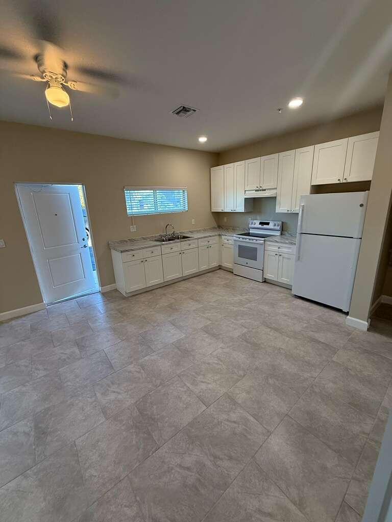 PALM BEACH FARMS CO 7 - Residential Lease