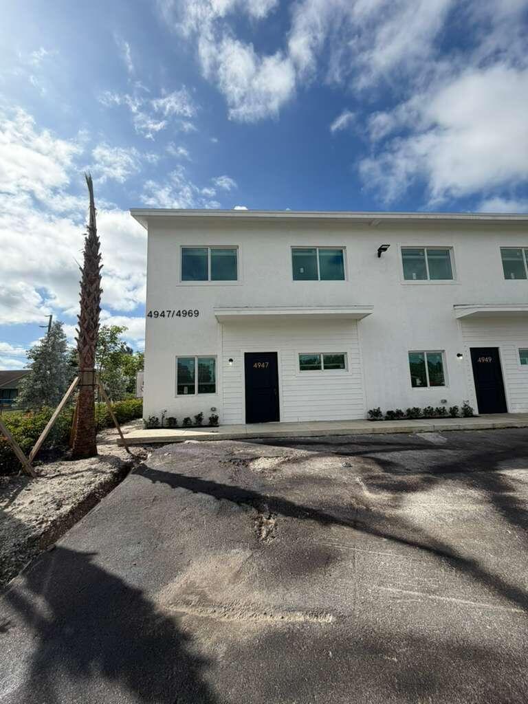 PALM BEACH FARMS CO 7 - Residential Lease