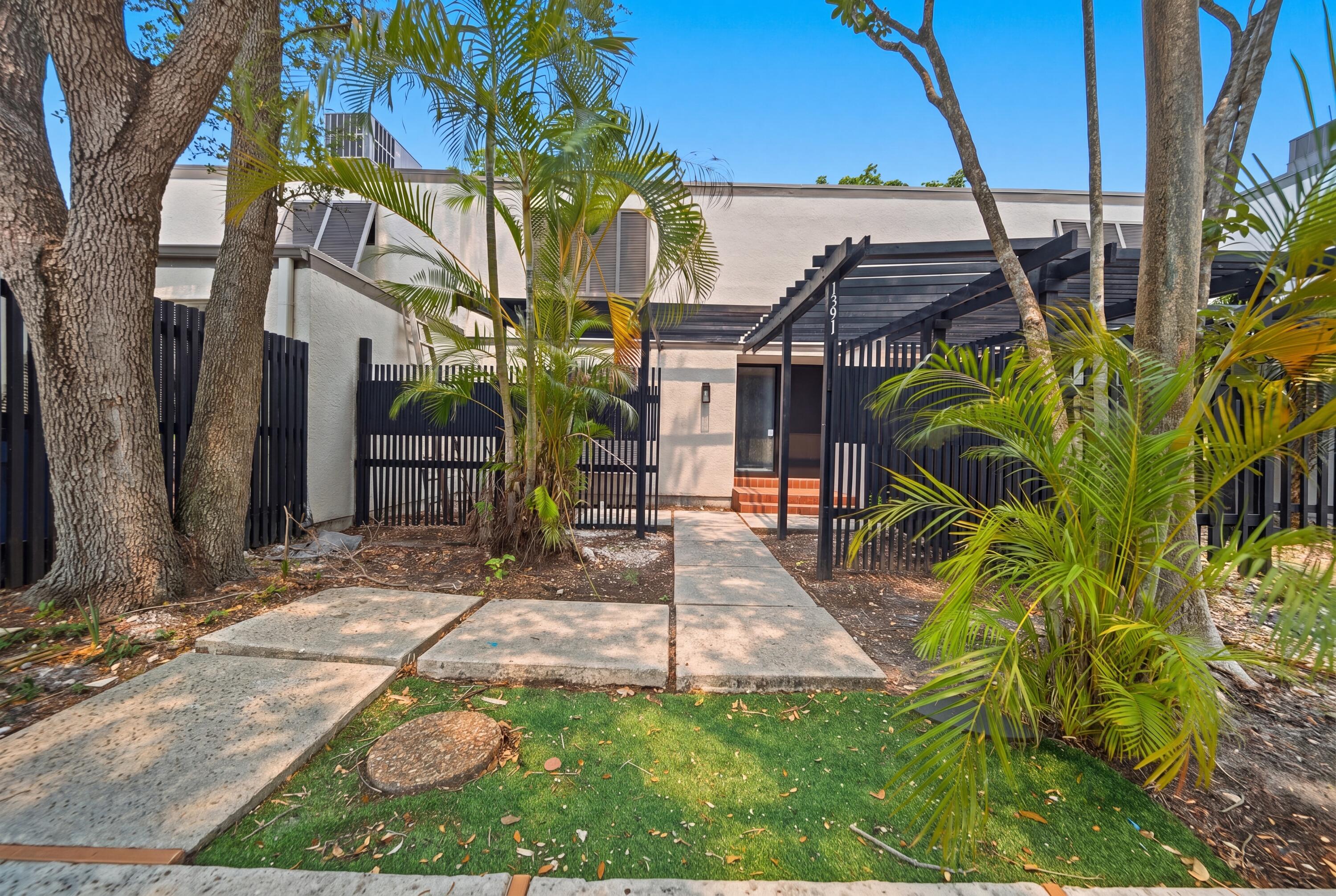 1391 E GOLFVIEW Drive 1391, Pembroke Pines FL 33026