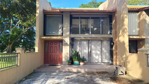 Photo of 721 E Coco Plum Cir #5, Plantation, FL 33324 (MLS # F10533955) Photo of 721 E Coco Plum Cir #5, Plantation, FL 33324 (MLS # F10533955)