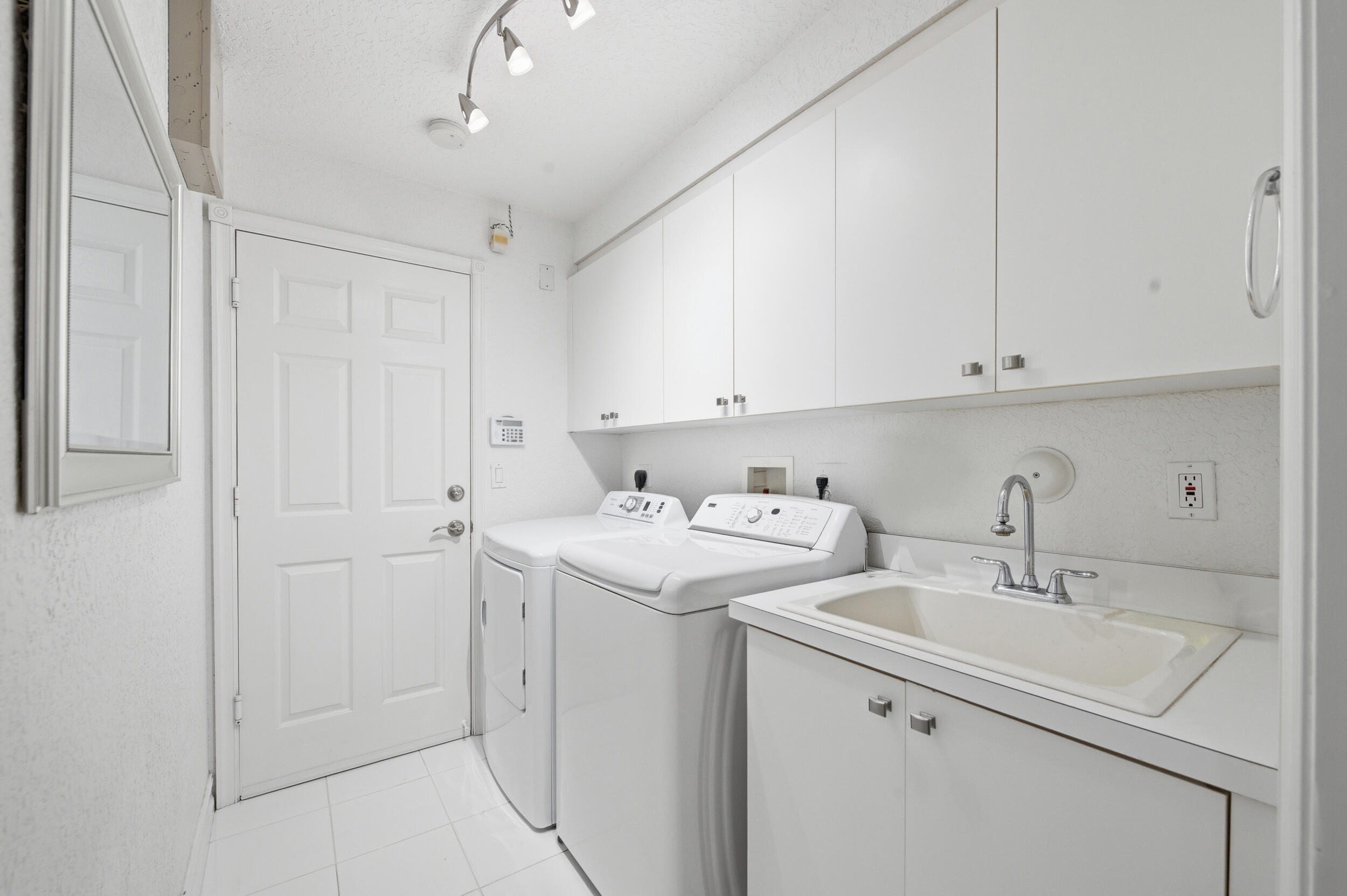 CRANBROOK LAKE ESTATES - Residential