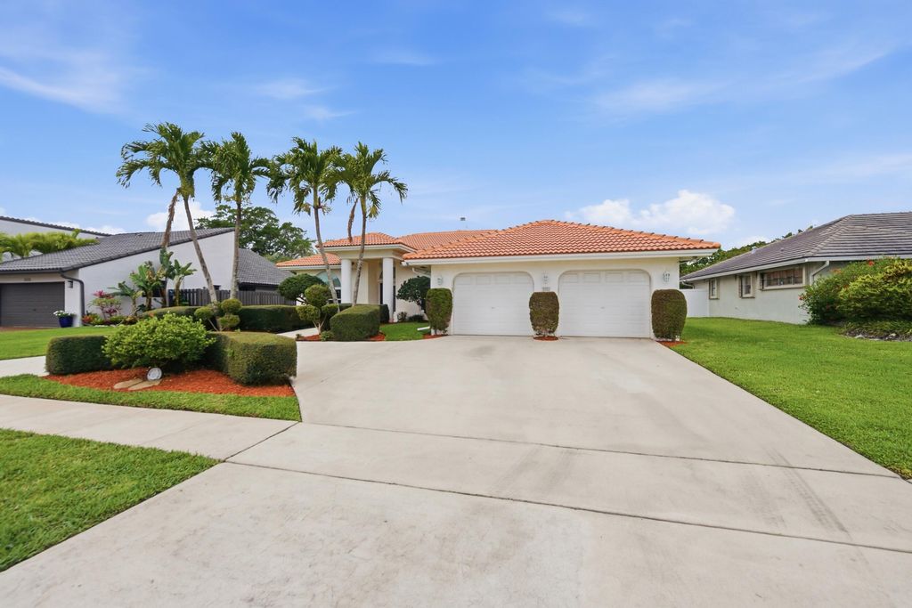 Photo of 2553 SW 23rd Cranbrook Drive, Boynton Beach, FL 33436 (MLS # B26004153)