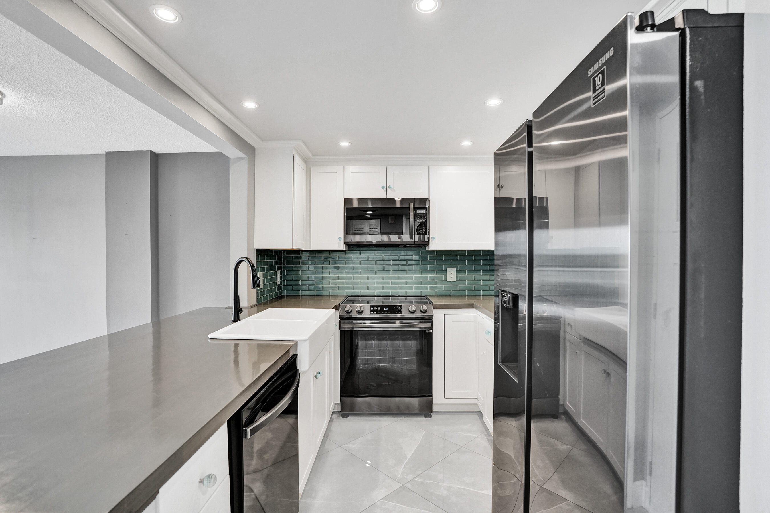 2611 N Riverside Drive 604