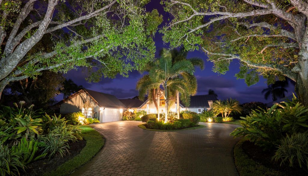 Photo of 6305 SE Ironwood Circle, Stuart, FL 34997 (MLS # R10933449)