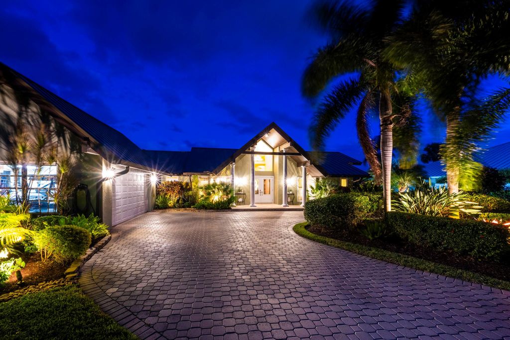 Photo of 6305 SE Ironwood Circle, Stuart, FL 34997 (MLS # R10933449)