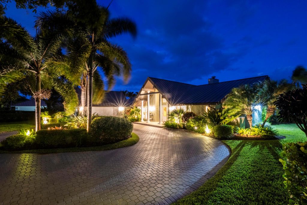 Photo of 6305 SE Ironwood Circle, Stuart, FL 34997 (MLS # R10933449)