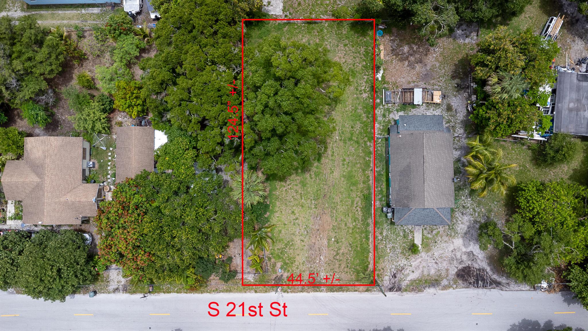 Here's an affordable, mostly cleared vacant lot, located in the heart of Fort Pierce. Lot size is 44.5 ft x 124 ft or 0.14 acre, waiting for your new built home. Close to the downtown Fort Pierce Area, shopping and dining.