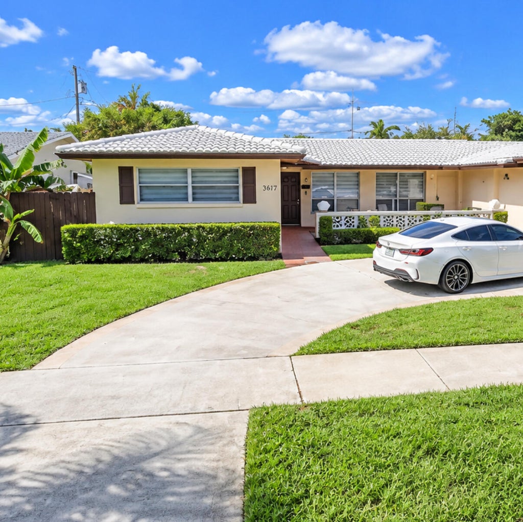 Photo of 3617 Polk Street, Hollywood, FL 33021 (MLS # B26076226)