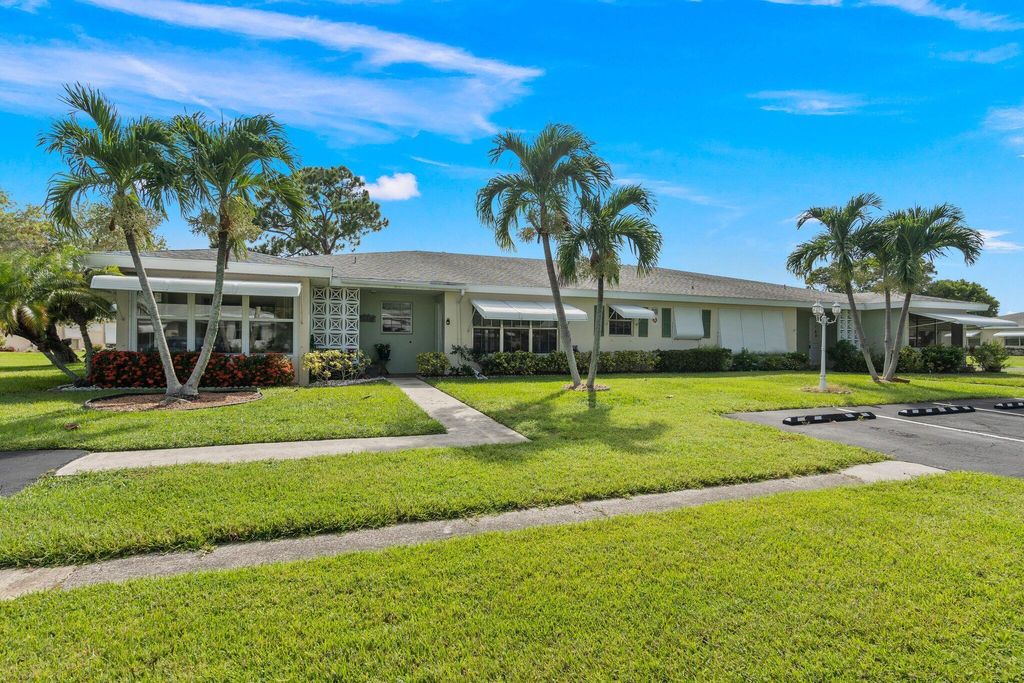 Photo of 925 Savannas Point Drive #E, Fort Pierce, FL 34982 (MLS # R10906934)
