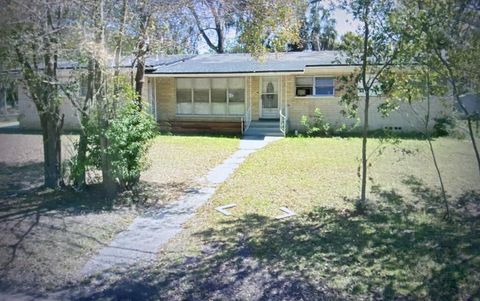 Photo of 6751 Alaro Road, Jacksonville, FL 32209 (MLS # B26015022)