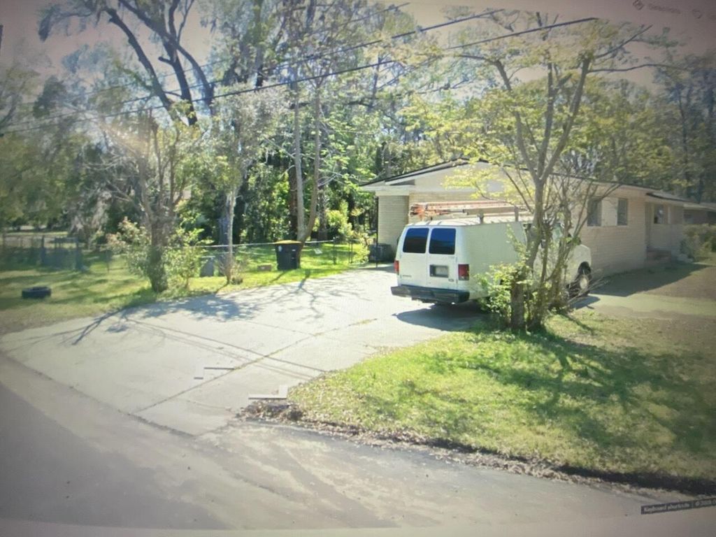 Photo of 6751 Alaro Road, Jacksonville, FL 32209 (MLS # B26015022)