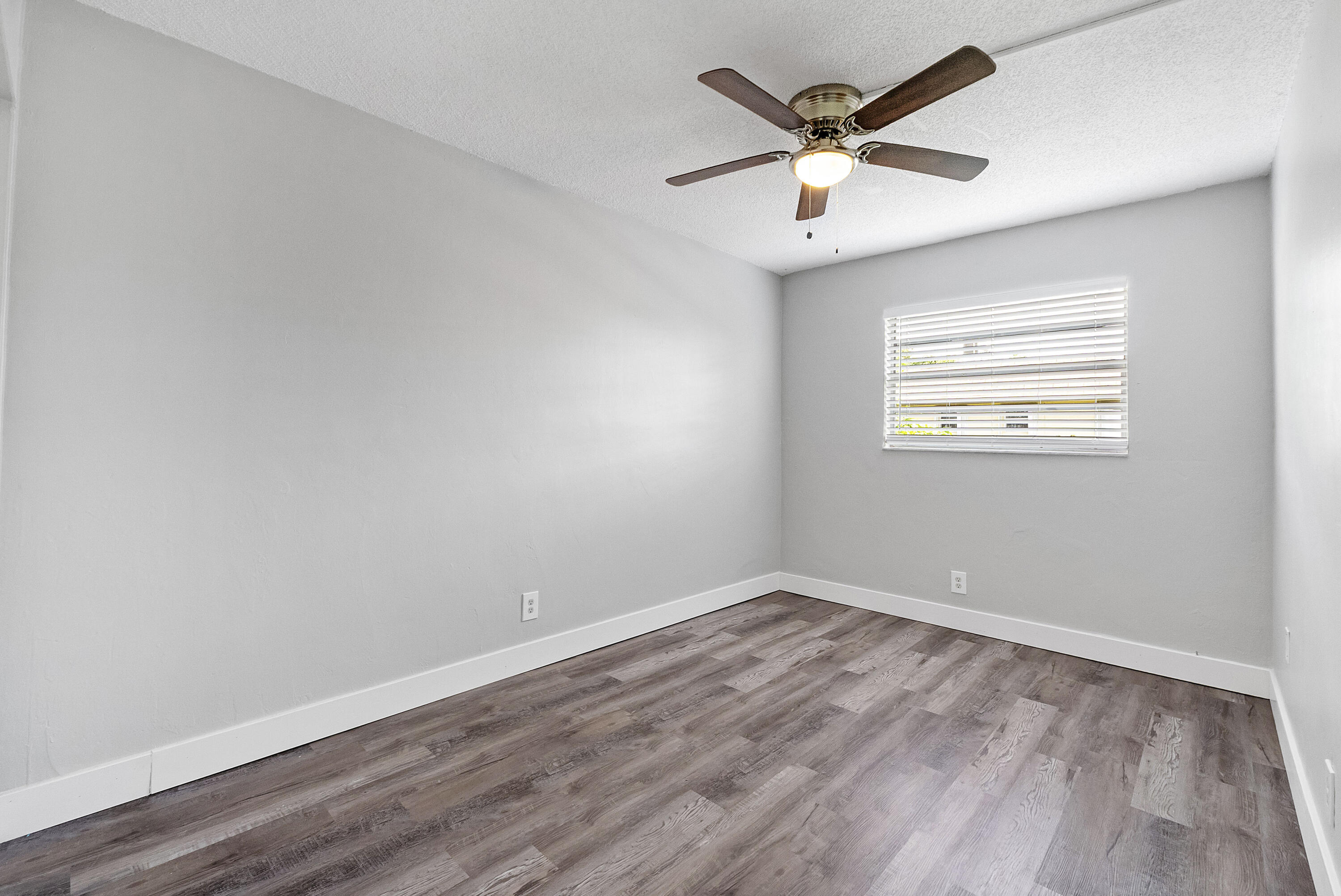 BRENTWOOD TOWNHOUSE 2 - Residential