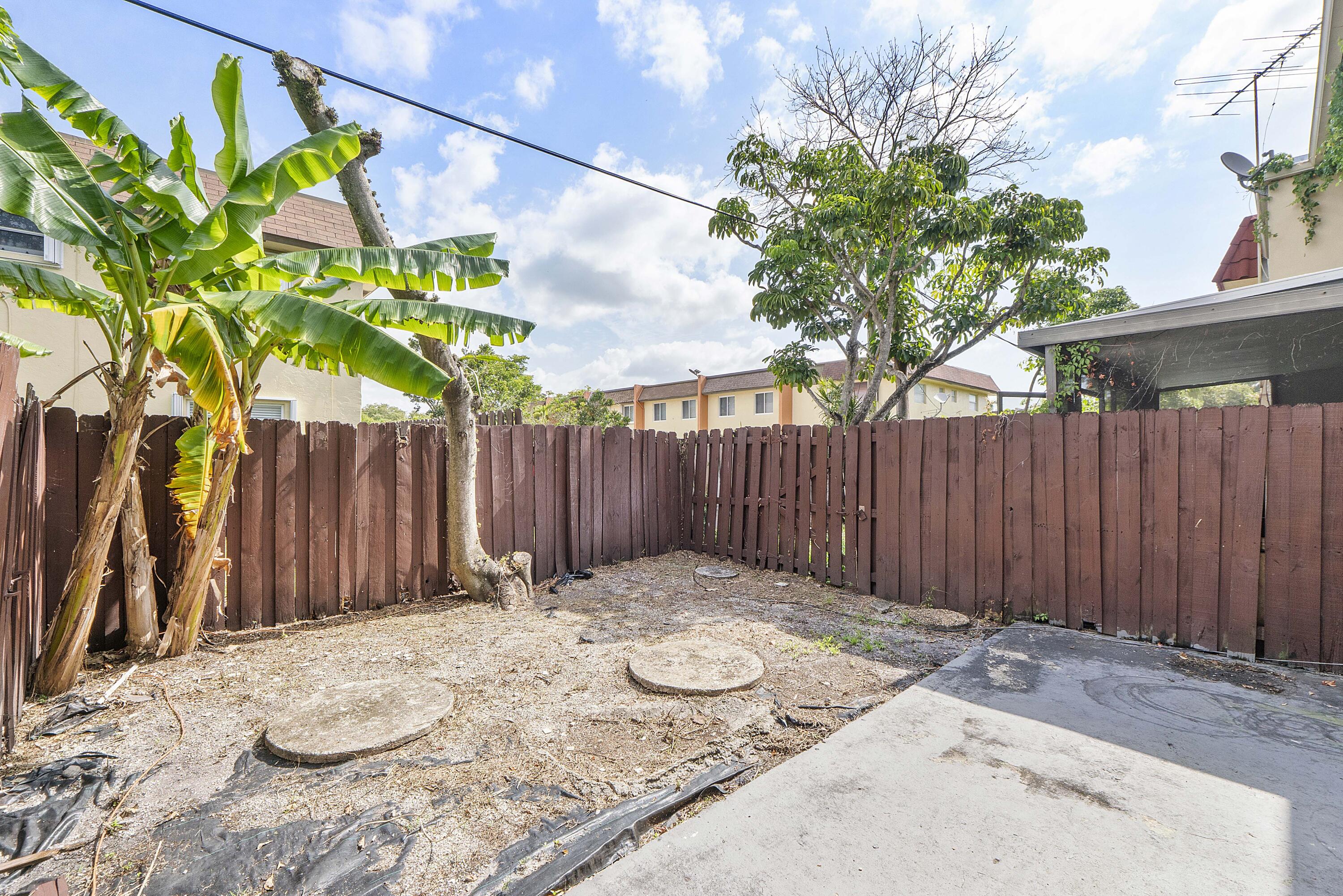BRENTWOOD TOWNHOUSE 2 - Residential