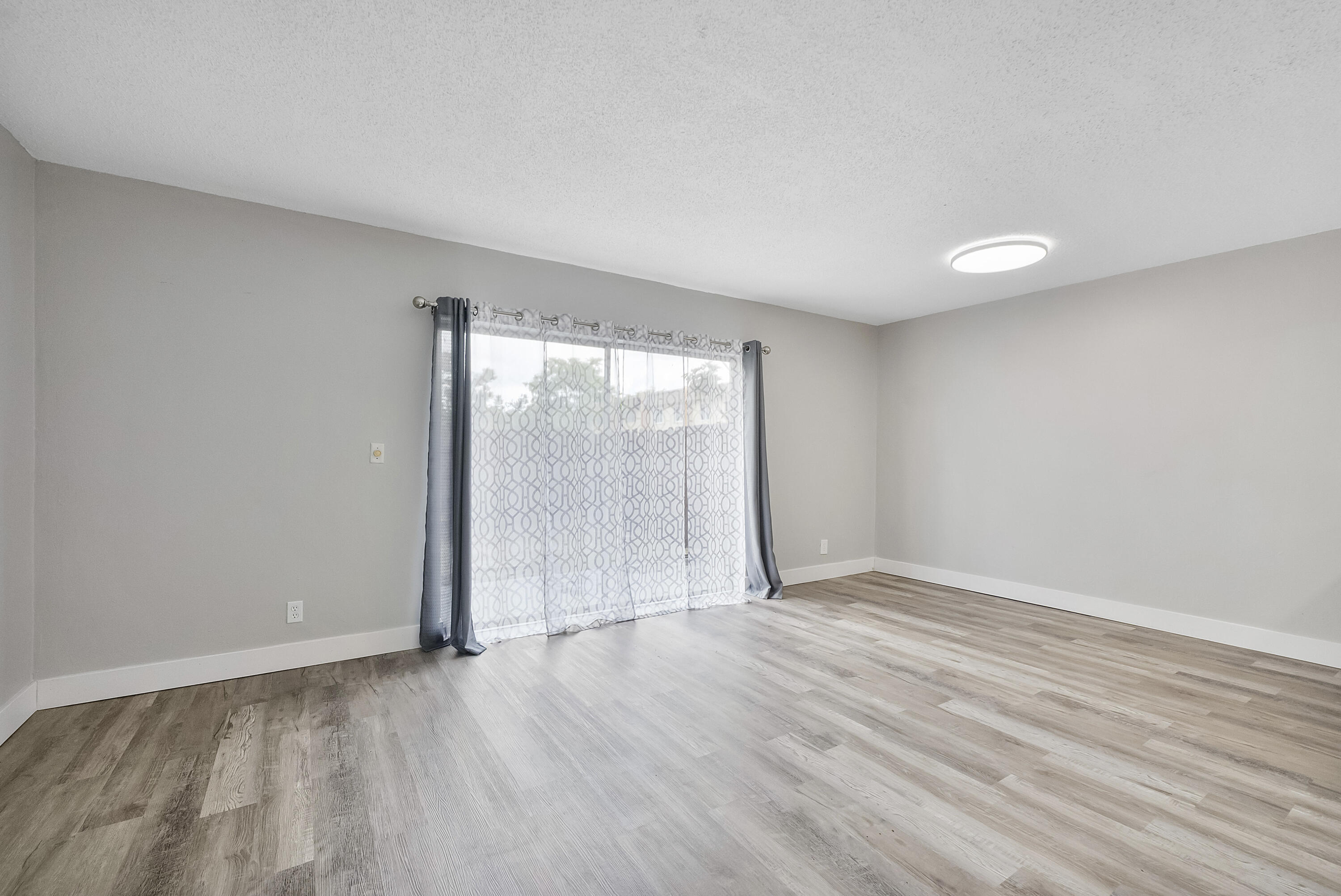 BRENTWOOD TOWNHOUSE 2 - Residential