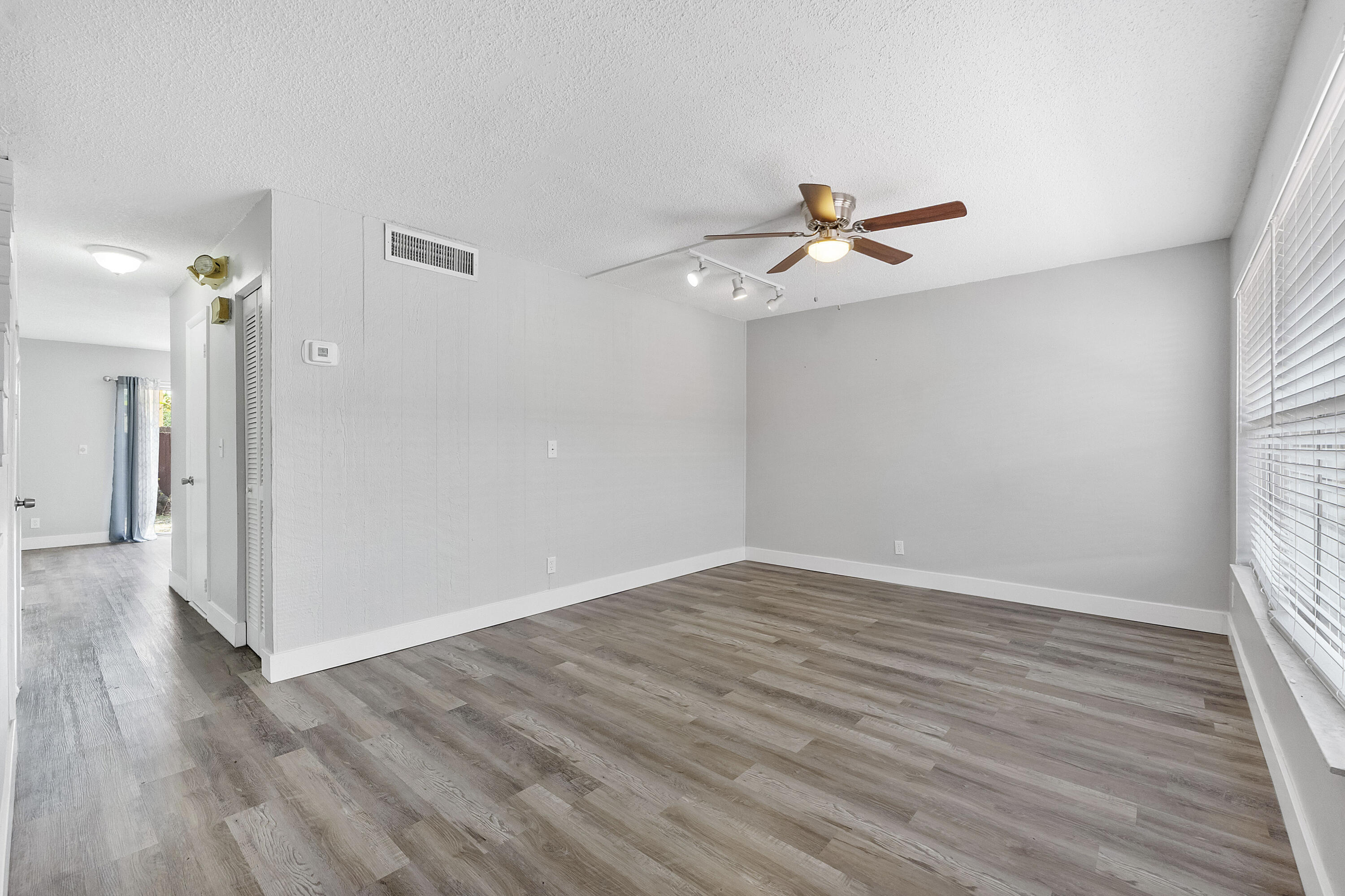 BRENTWOOD TOWNHOUSE 2 - Residential