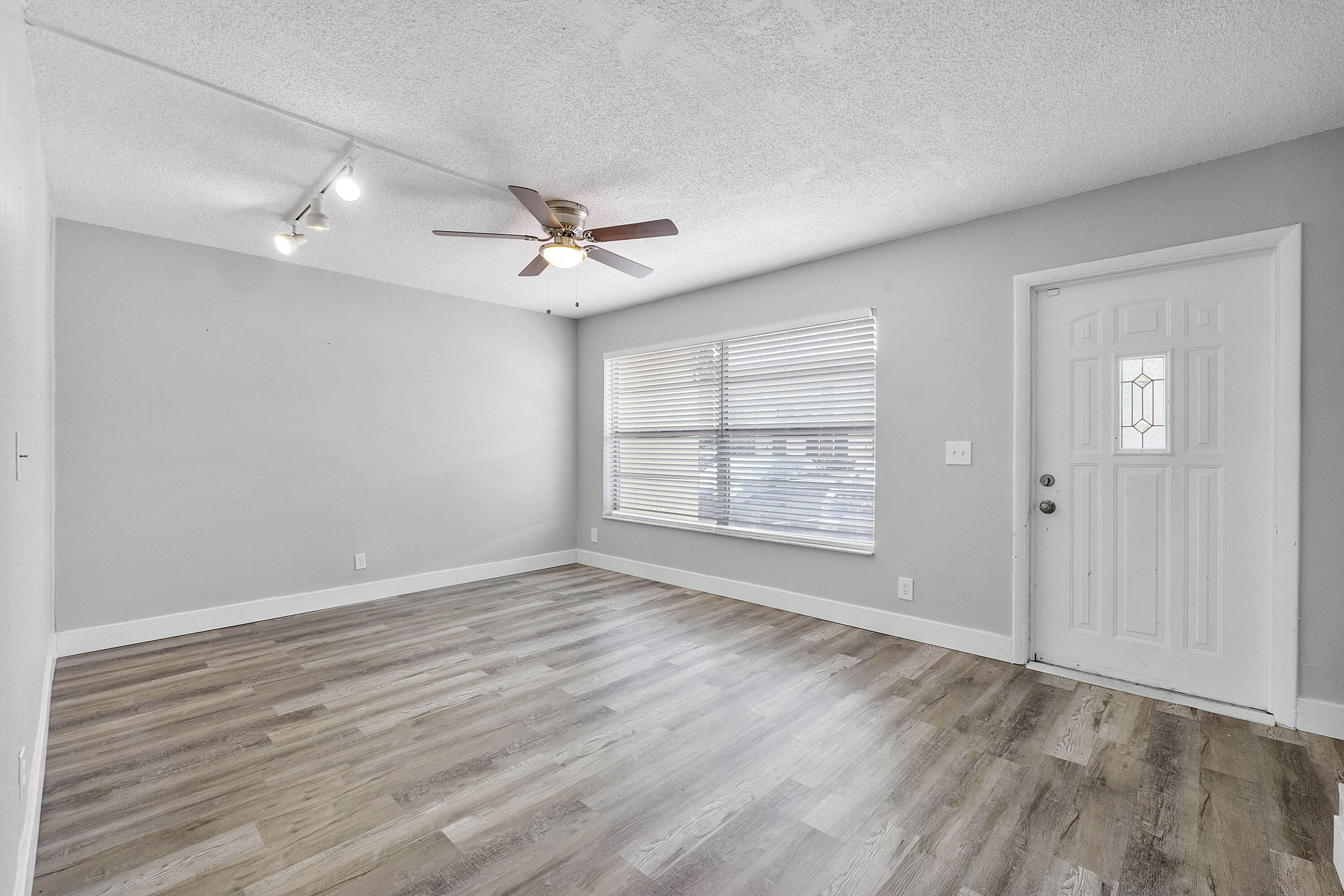 BRENTWOOD TOWNHOUSE 2 - Residential