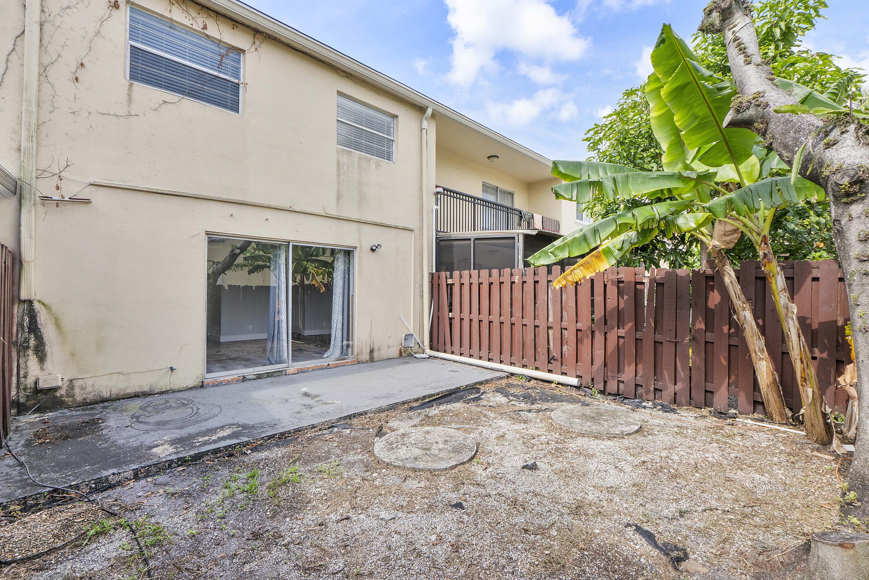BRENTWOOD TOWNHOUSE 2 - Residential