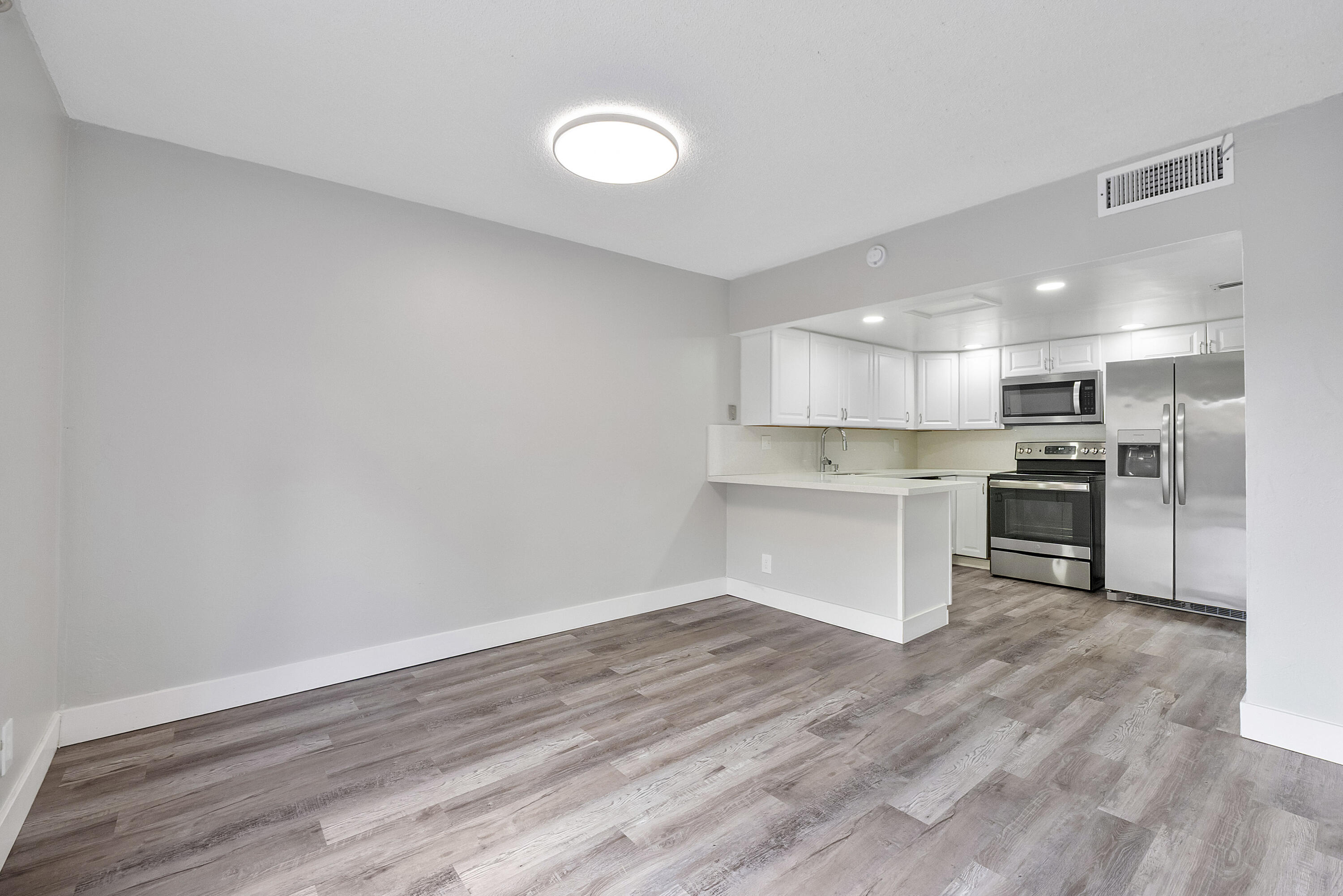 BRENTWOOD TOWNHOUSE 2 - Residential