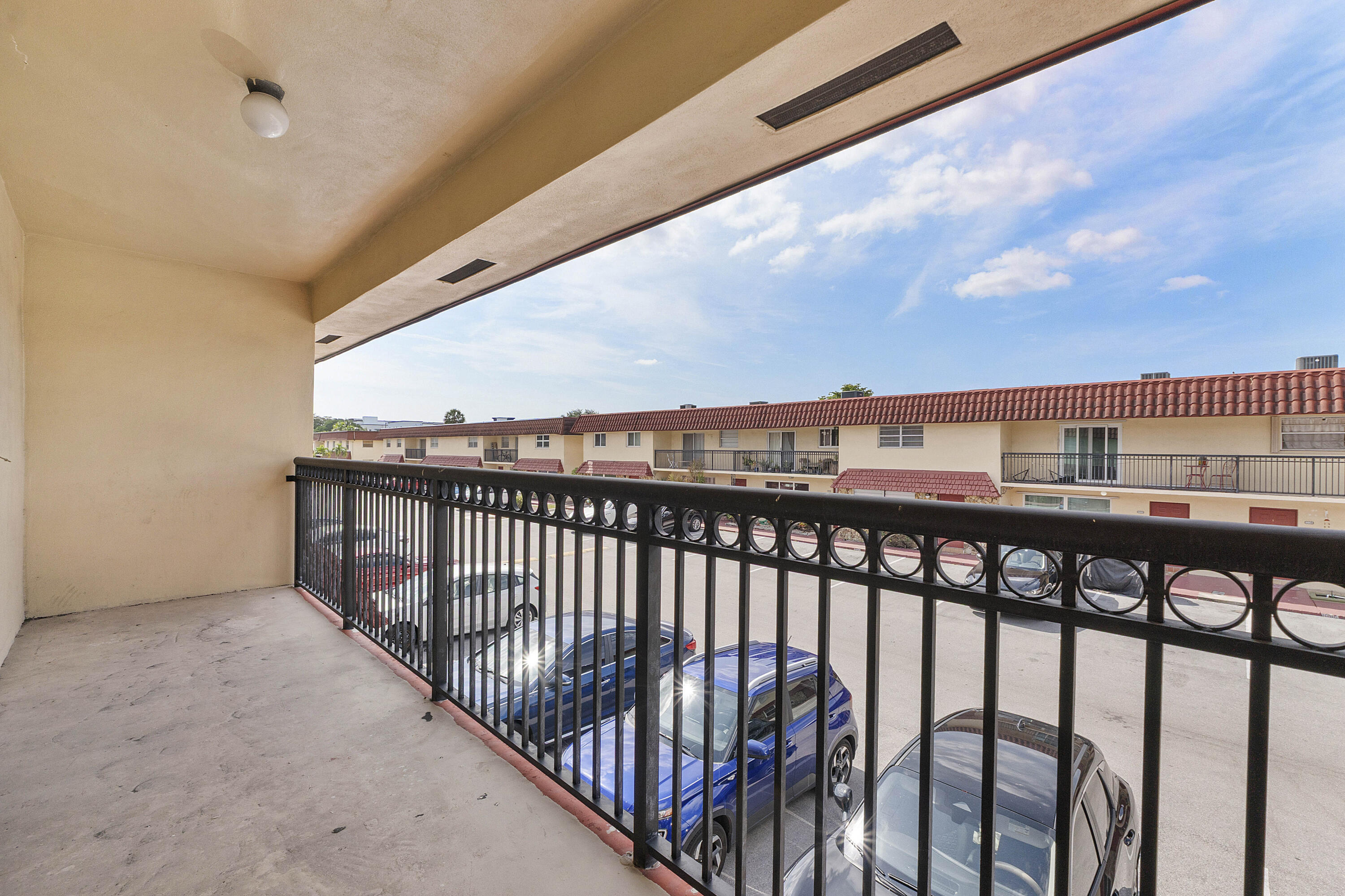 BRENTWOOD TOWNHOUSE 2 - Residential