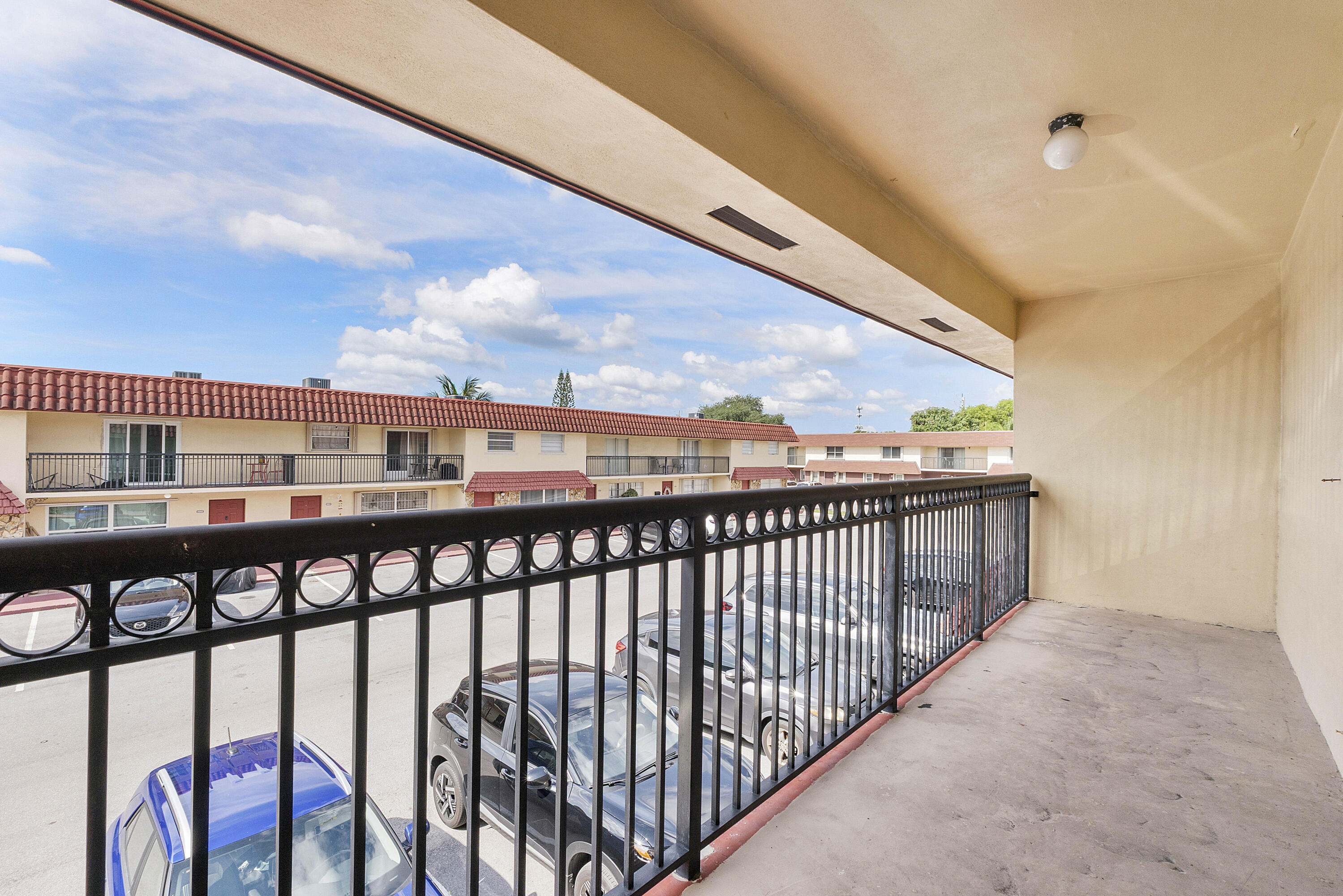BRENTWOOD TOWNHOUSE 2 - Residential