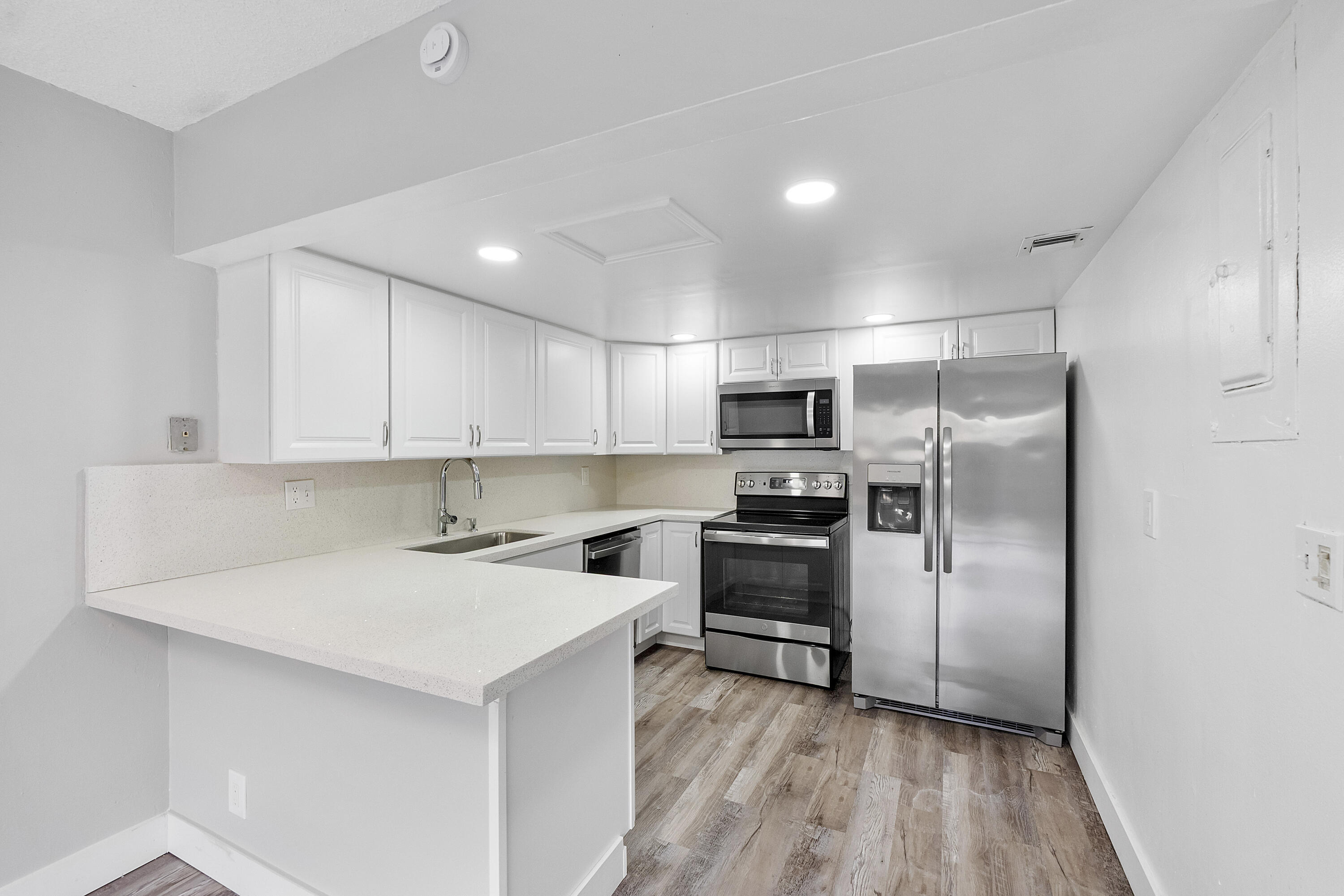 BRENTWOOD TOWNHOUSE 2 - Residential
