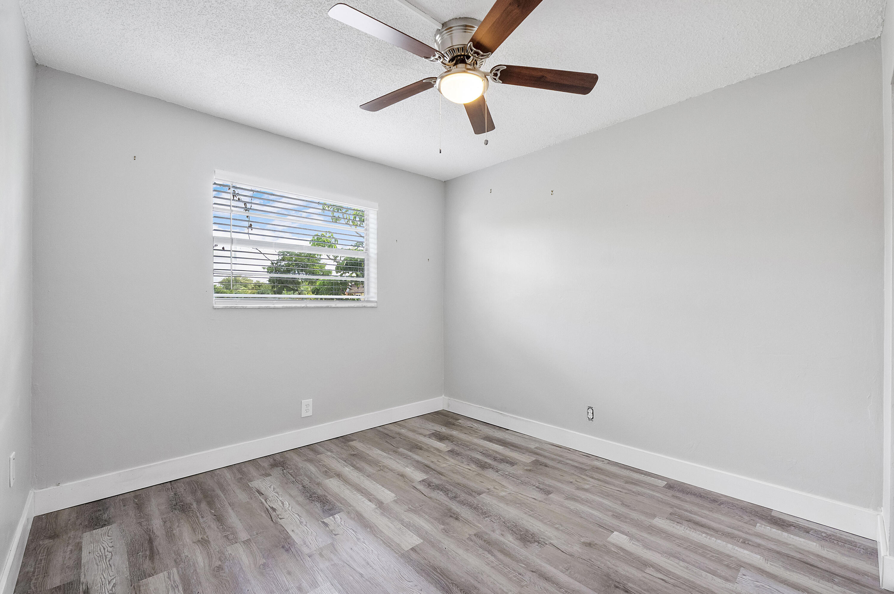 BRENTWOOD TOWNHOUSE 2 - Residential