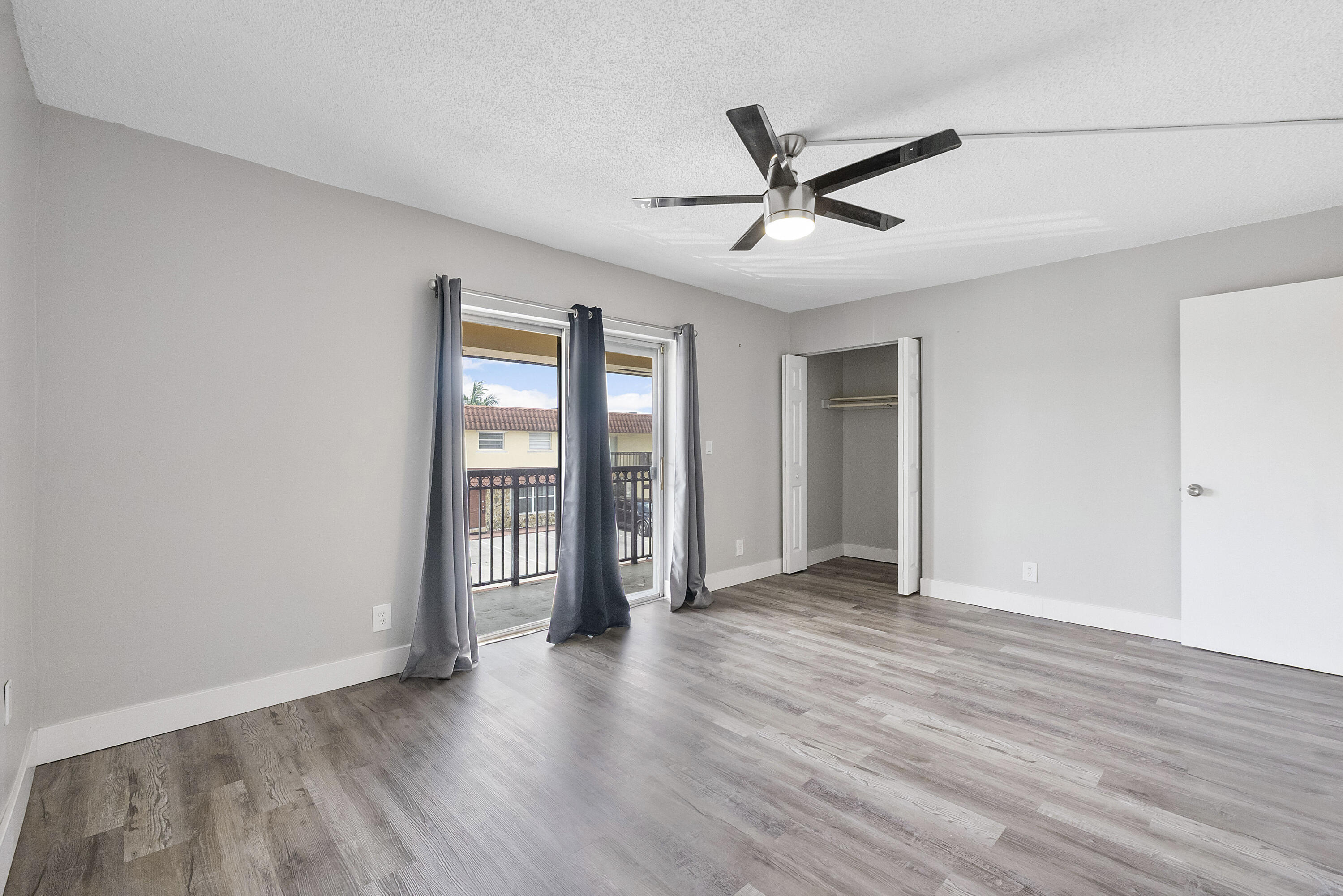 BRENTWOOD TOWNHOUSE 2 - Residential